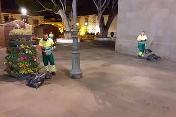  Limpieza retira decenas de toneladas de residuos de la Noche de San Juan en Telde/TA.